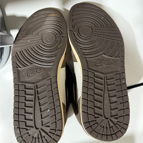 Travis Scott Jordan 1 Mocha High - Picture 4 of 4